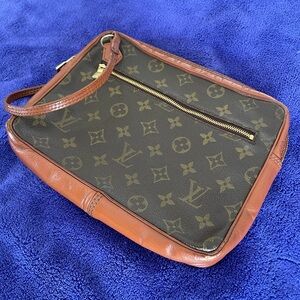 Authentic Louis Vuitton monogram pochette
